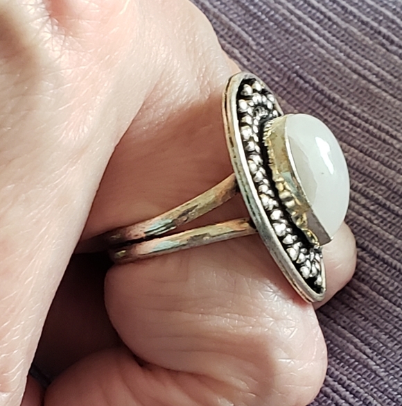 NWOT, Moonstone & Silver Handmade Ring Sz 8, Very Artistic Silver Work, Teardrop - Picture 4 of 7